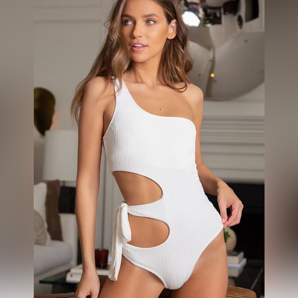Lulus one piece swimsuit